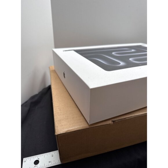 Apple Macbook Pro 14" EMPTY Packaging Collectors Display & Shipping Box - Picture 4 of 9